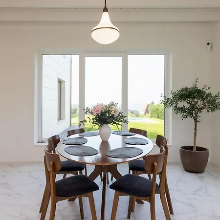 Con Piscina Privada, Jardin Y Vistas Al Mar