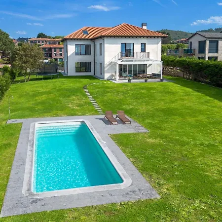 Con Piscina Privada, Jardin Y Vistas Al Mar Villa