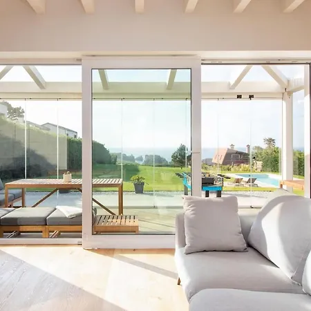 Con Piscina Privada, Jardin Y Vistas Al Mar Villa Liencres