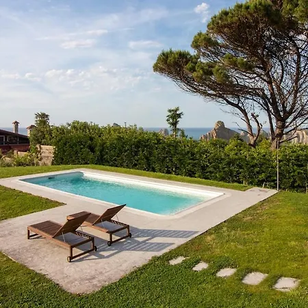 Con Piscina Privada, Jardin Y Vistas Al Mar