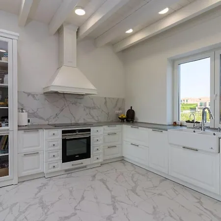 Villa Con Piscina Privada, Jardin Y Vistas Al Mar Liencres